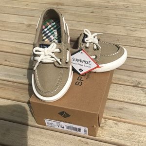 Sperry Bahama Jr. Khaki boat shoe. Little boys size 7